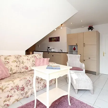 Am Rosenhain 8 Am Rosenhain 8 4 Lejlighed